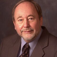 Emeritus Professor Robert Cummins Headshot 